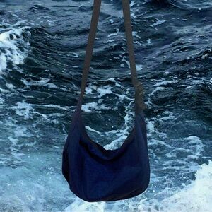 baggu navy medium crescent (+ matching bag charm)!